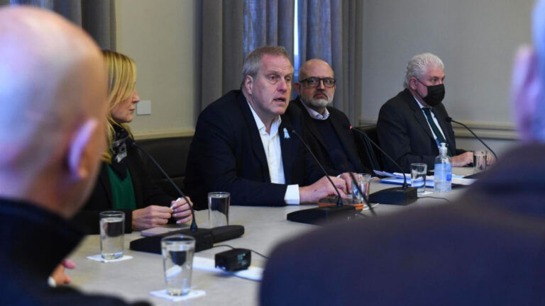 Jaime Perczyk durante la reunión de la paritaria nacional docente.