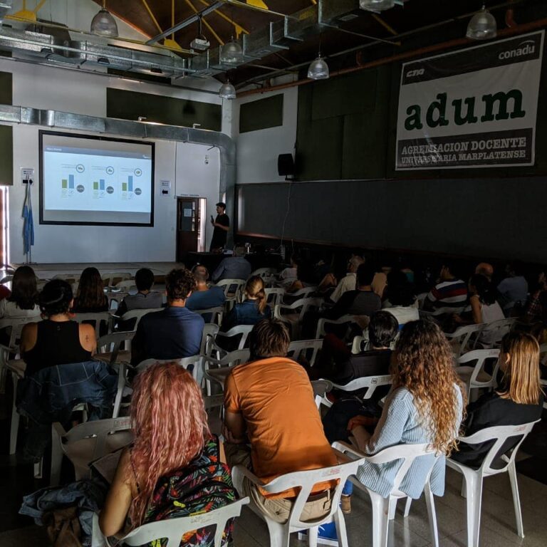 Reunión anterior de Biólogos en Red en la sede de Adum