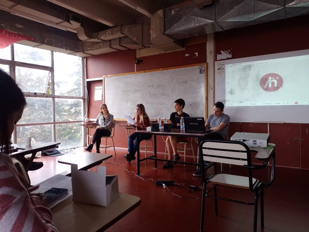 Jornadas “Fuimos a la ciudad” en un aula de la Facultad de Humanidades de la Unmdp, en homenaje a Bernardo Kordon.