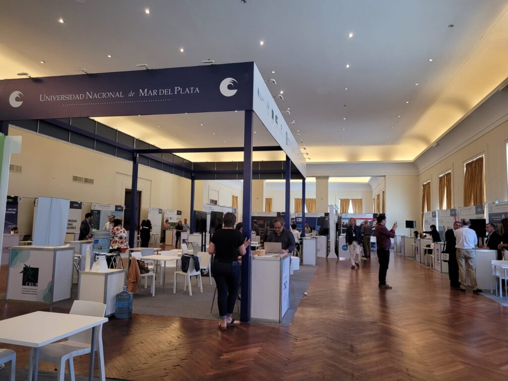 Stand de la Universidad Nacional de Mar del Plata en la Fiesa.