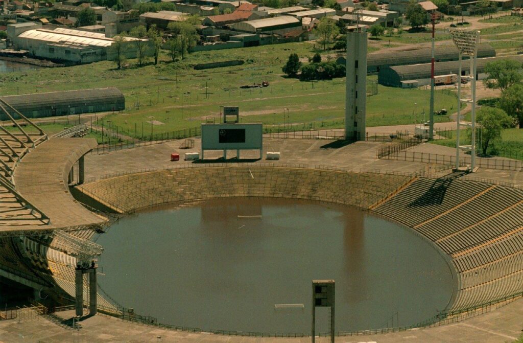 El José María Minella repleto de agua por la inundación de 1992.