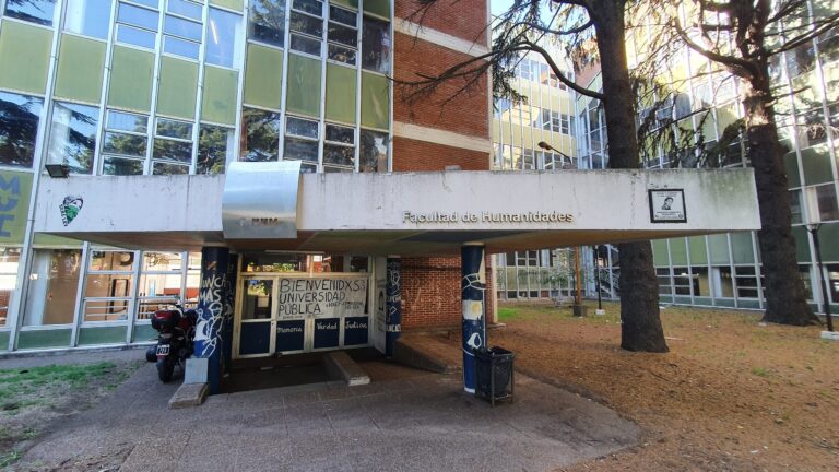 humanidades-unmdp-exterior