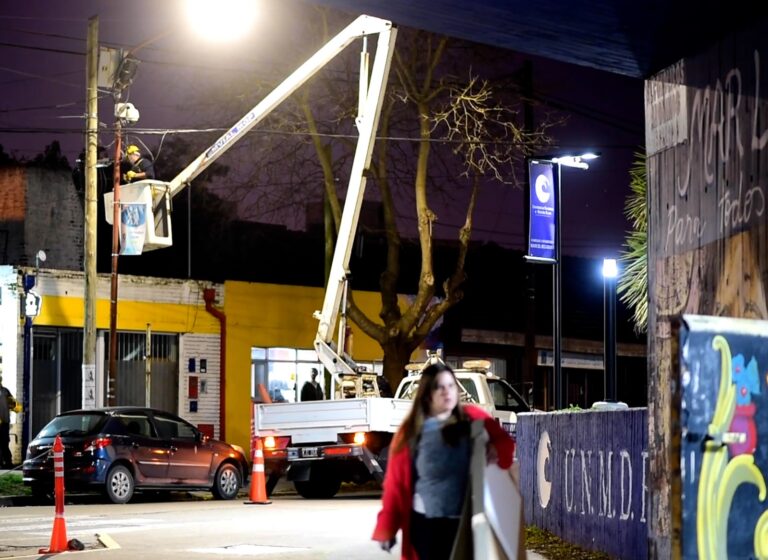 Repotencian la luz de los corredores seguros en sedes de la Universidad Nacional de Mar del Plata