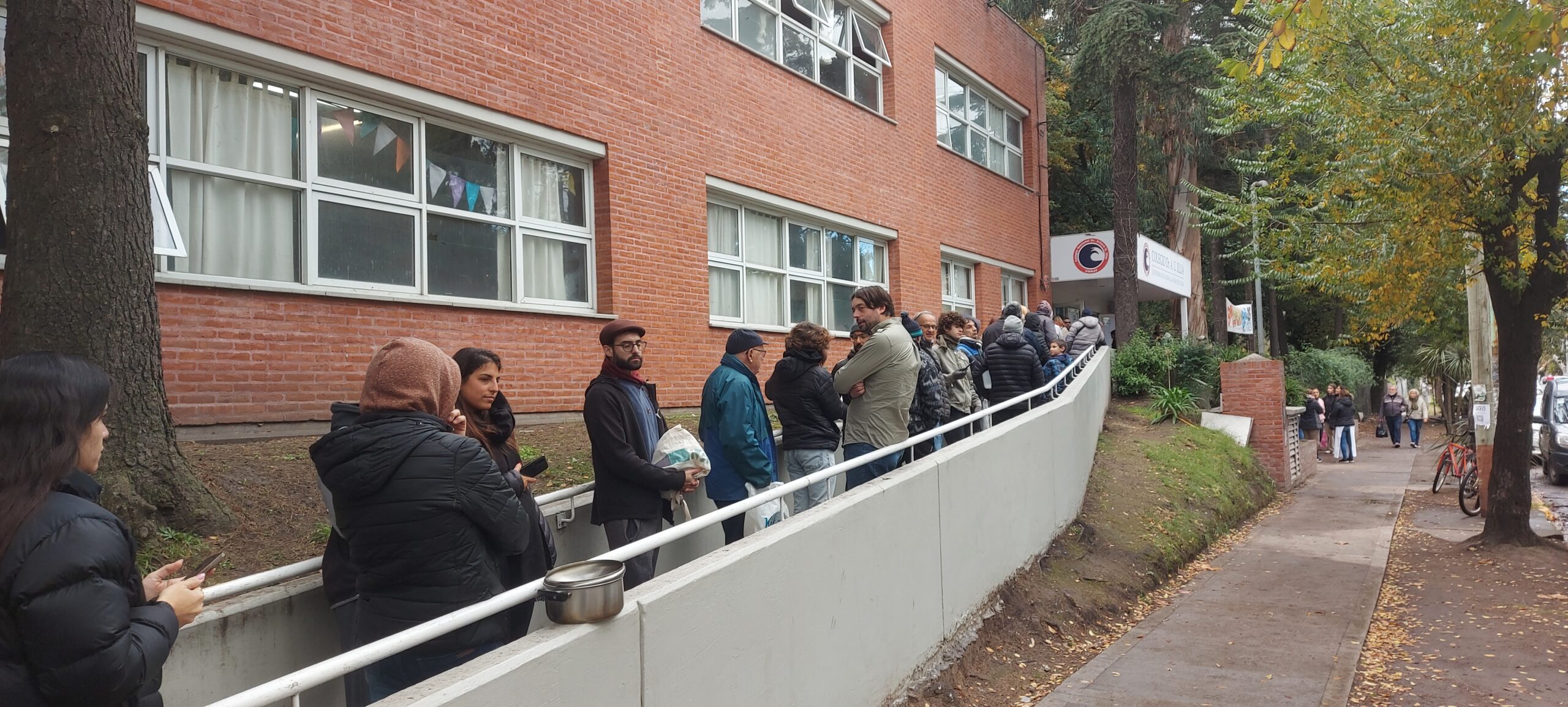 locro-solidario-colegio-illia