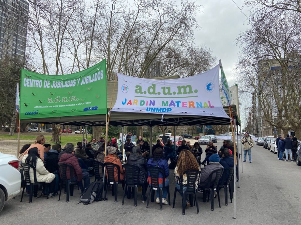 adum-profundiza-plan-de-lucha