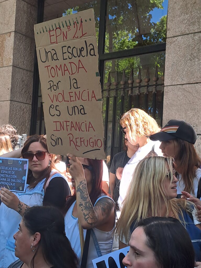marcha-docentes-mar-del-plata-no-a-la-violencia-en-escuelas