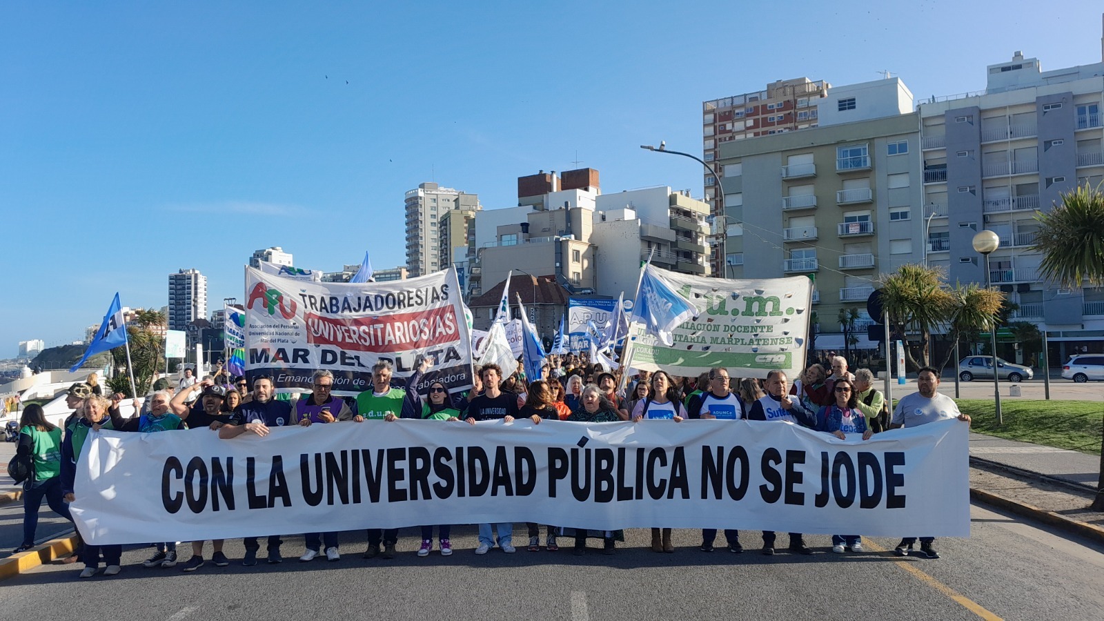 marcha-contra-la-reforma-laboral-comunidad-universitaria