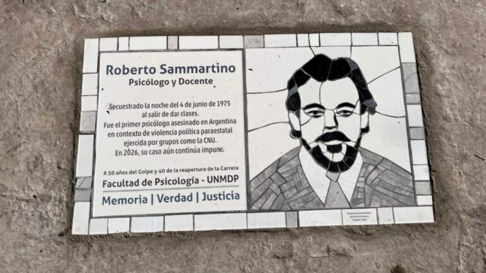 restituyeron-la-baldosa-en-homenaje-a-roberto-sammartino