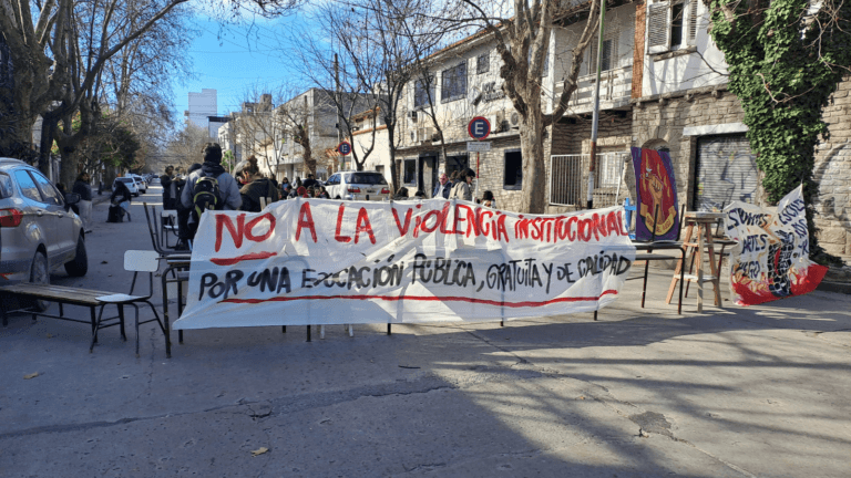 jornada-de-lucha-escuela-de-ceramica-rogelio-yrurtia