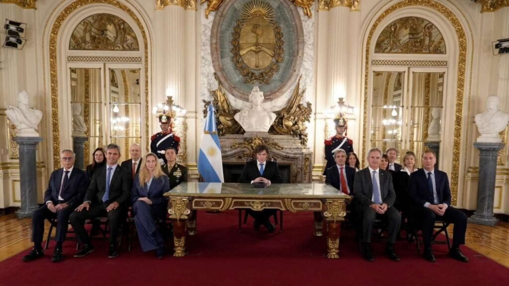 ojo-con-las-curvas-cadena-nacional-milei-causa-malvinas