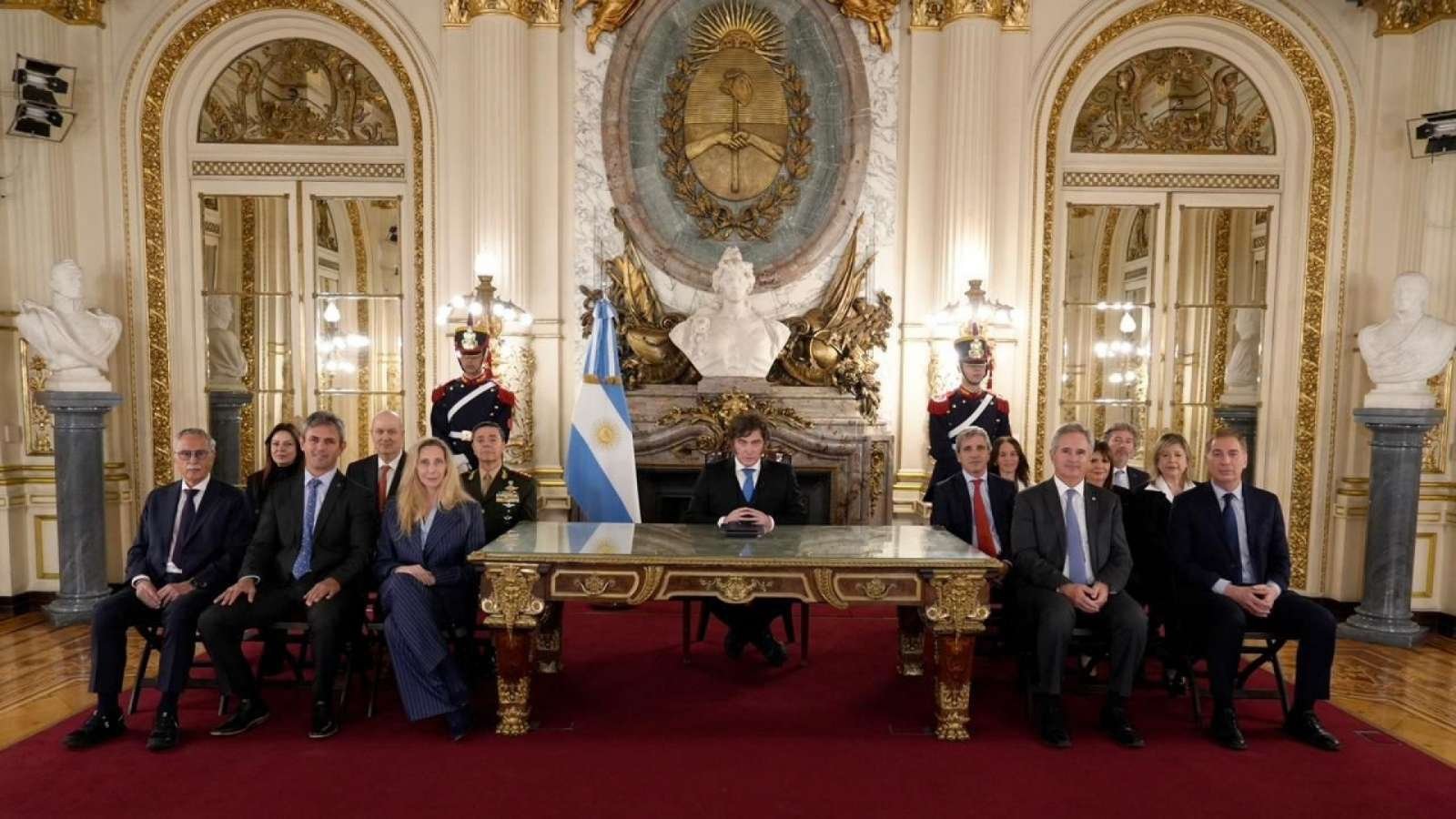 ojo-con-las-curvas-cadena-nacional-milei-causa-malvinas